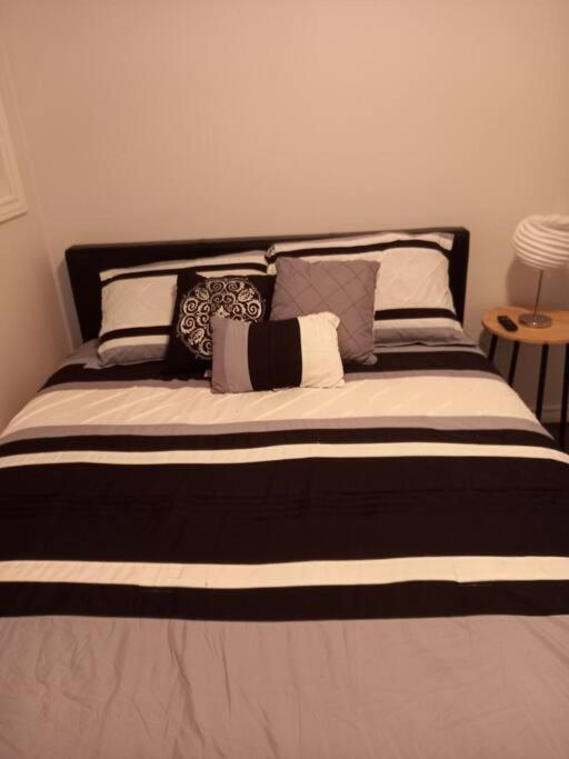 Adorable Private Suite In Ajax, Unique 2 Story Екстер'єр фото