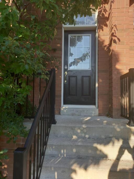 Adorable Private Suite In Ajax, Unique 2 Story Екстер'єр фото