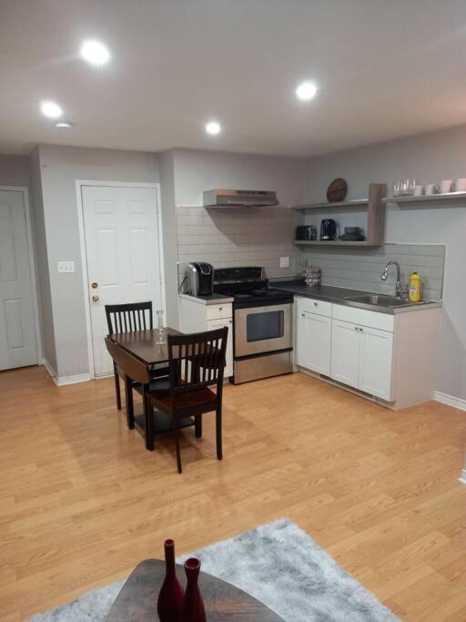 Adorable Private Suite In Ajax, Unique 2 Story Екстер'єр фото