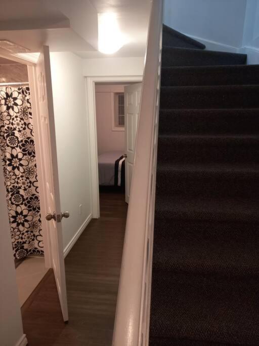 Adorable Private Suite In Ajax, Unique 2 Story Екстер'єр фото