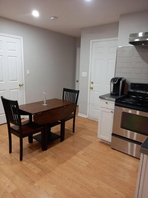 Adorable Private Suite In Ajax, Unique 2 Story Екстер'єр фото